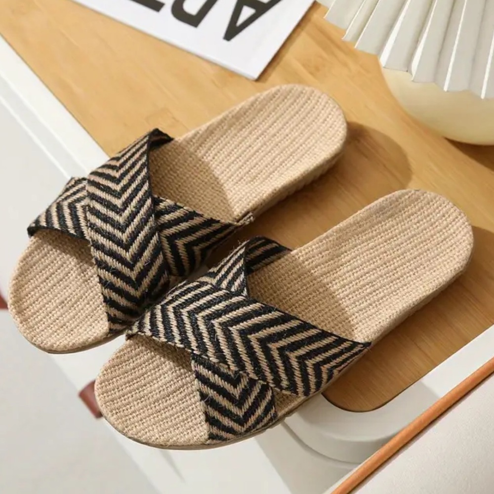 💙 NWOT - Black and Tan Women's Slide Sandals